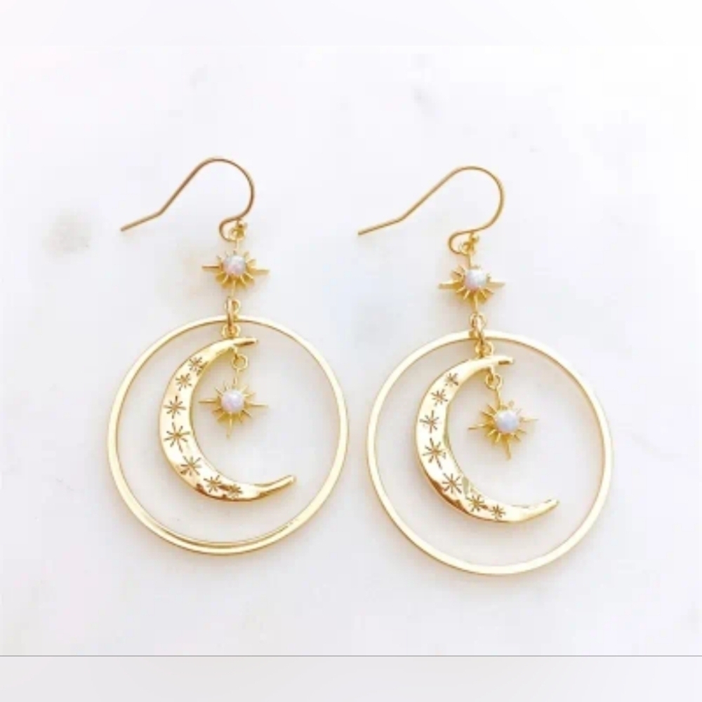 2 For 25$ Gold Crescent Moon Earrings NIP